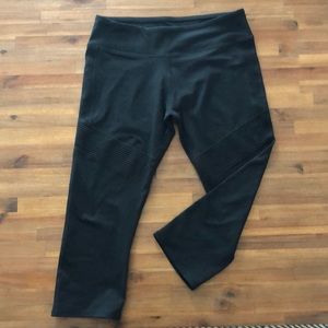 Fabletics black crop leggings